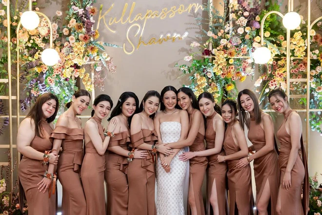 Đám cưới hot nhất Thái Lan hôm nay: 2 minh tinh Kimmy - Mint dẫn đầu dàn phù dâu xinh xỉu, suýt lu mờ tân nương đình đám - Ảnh 5.