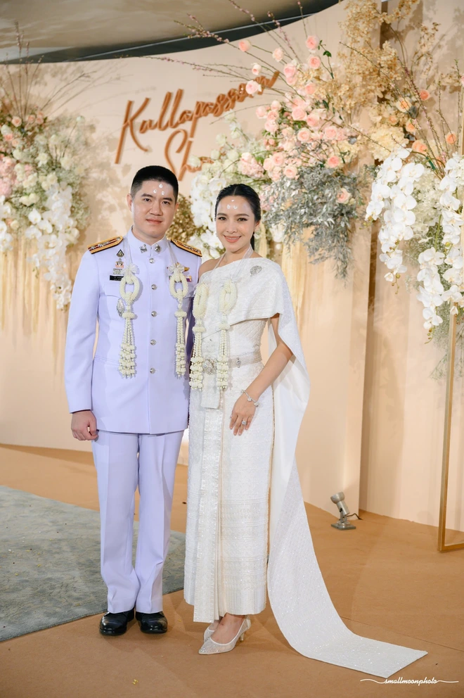 Đám cưới hot nhất Thái Lan hôm nay: 2 minh tinh Kimmy - Mint dẫn đầu dàn phù dâu xinh xỉu, suýt lu mờ tân nương đình đám - Ảnh 8.