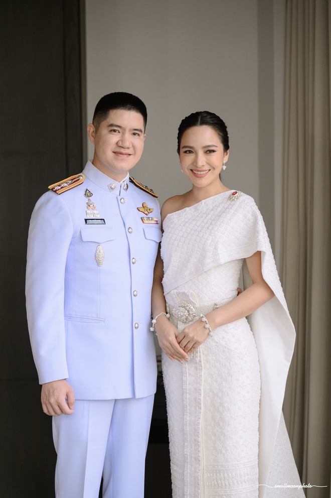 Đám cưới hot nhất Thái Lan hôm nay: 2 minh tinh Kimmy - Mint dẫn đầu dàn phù dâu xinh xỉu, suýt lu mờ tân nương đình đám - Ảnh 9.