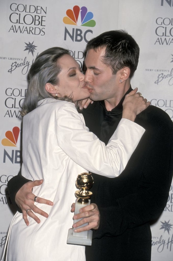 Vì 1 nụ hôn ở Oscar, Angelina Jolie đã hại anh trai thê thảm đến mất cả sự nghiệp: 22 năm sau ngoại hình xuống cấp gây sốc! - Ảnh 3.