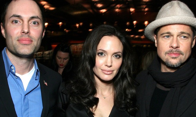 Vì 1 nụ hôn ở Oscar, Angelina Jolie đã hại anh trai thê thảm đến mất cả sự nghiệp: 22 năm sau ngoại hình xuống cấp gây sốc! - Ảnh 4.