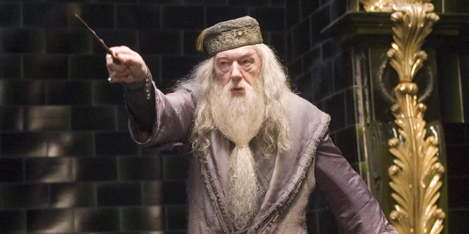 Sốc với giả thuyết khó tin nhất Harry Potter: Cụ Dumbledore không hề qua đời, có “song trùng” là nhân vật này từ đầu đến cuối - Ảnh 3.