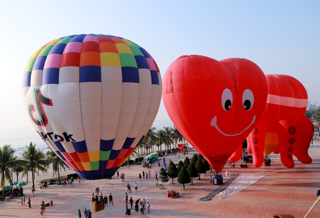 Đà Nẵng “chiêu đãi” du khách bằng lễ hội khinh khí cầu, chào mừng mở lại đường bay quốc tế - Ảnh 2.