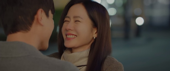 Hóa ra đây là biểu cảm của Son Ye Jin khi được cầu hôn: Cười tít mắt, hôn tới tấp đàng trai lại còn rủ ngay về nhà - Ảnh 2.