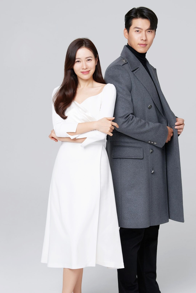 Son Ye Jin dự sự kiện lần chót trước siêu đám cưới với Hyun Bin, sự chú ý đổ dồn vào vòng bụng giữa tin đồn mang thai - Ảnh 7.
