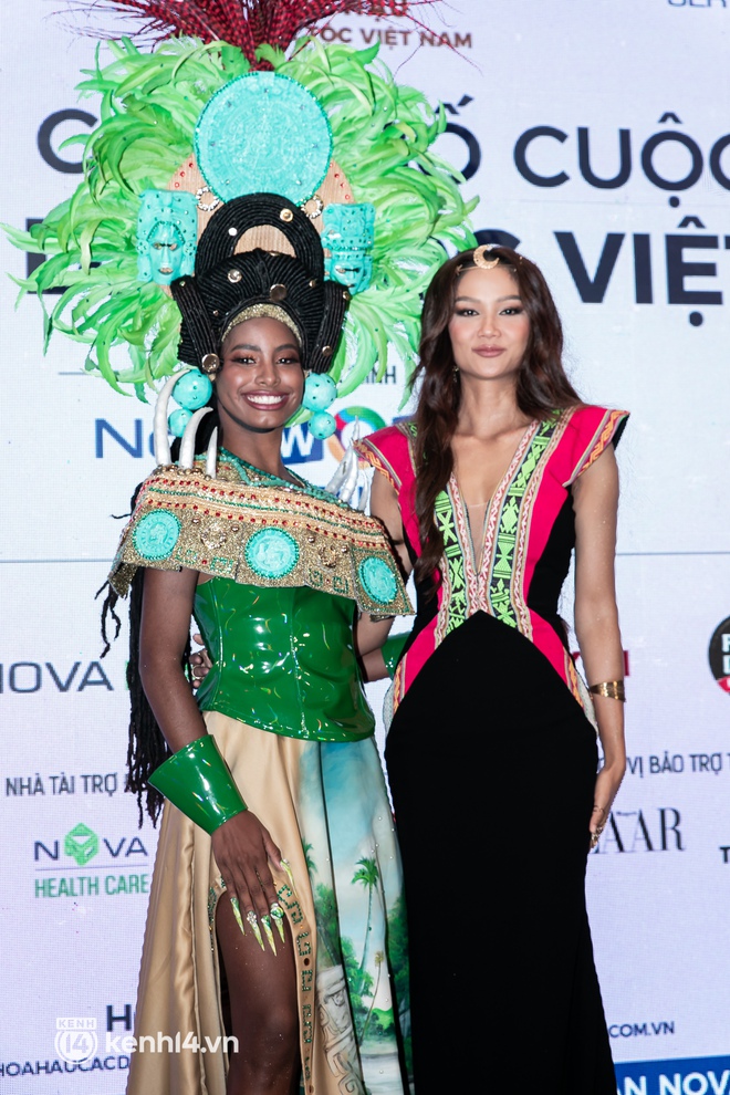 Cuộc thi nhan sắc tái khởi động sau 9 năm: Tân Miss Earth 2021 xuất hiện siêu ấn tượng, H’Hen Niê bật khóc vì điều gì? - Ảnh 8.