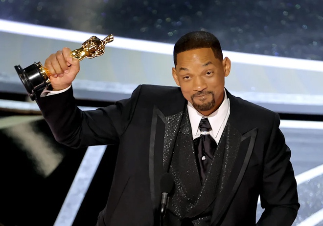 Will Smith bật khóc nhận cúp danh giá sau cú tát tranh cãi nhất Oscar: Tình yêu sẽ khiến bạn làm những điều điên rồ - Ảnh 6.