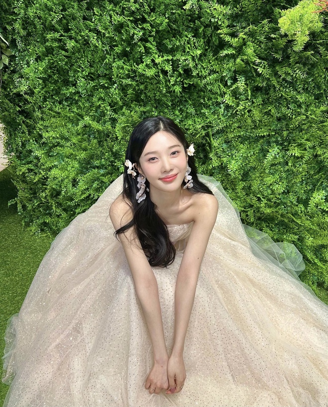 1 thành viên Red Velvet chiếm trọn spotlight với nụ cười triệu view làm minh chứng: Con gái đẹp nhất khi yêu! - Ảnh 7.