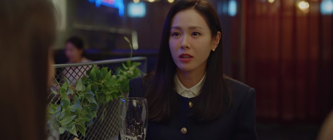 Tuổi 39 tập 6 đẫm nước mắt: Son Ye Jin quỳ gối khóc lóc cầu xin bà cả, ngất lịm giữa đường chỉ vì bạn thân - Ảnh 1.