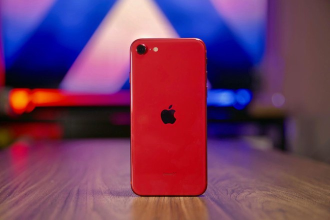 Apple có động thái dọn kho, chuẩn bị cho màn ra mắt iPhone giá rẻ chỉ 9 triệu đồng! - Ảnh 1.