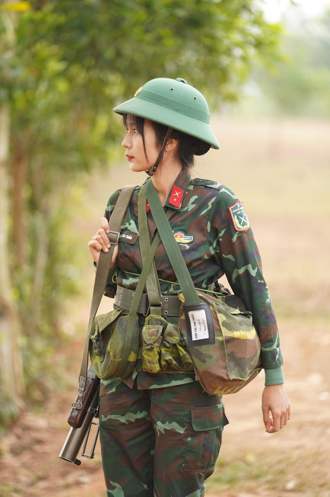Sao Nhập Ngũ bất ngờ tung hình ảnh một nữ quân nhân xinh đẹp, dân mạng đổ xô xin in tư! - Ảnh 1.