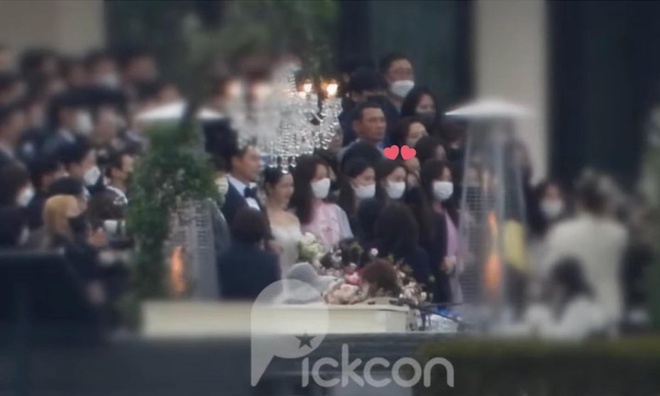Toàn cảnh siêu đám cưới Hyun Bin và Son Ye Jin: Cô dâu bật khóc thề nguyện, Yoona và dàn sao khủng chụp ảnh kỷ niệm, Song Joong Ki và dàn siêu xe chiếm spotlight - Ảnh 16.