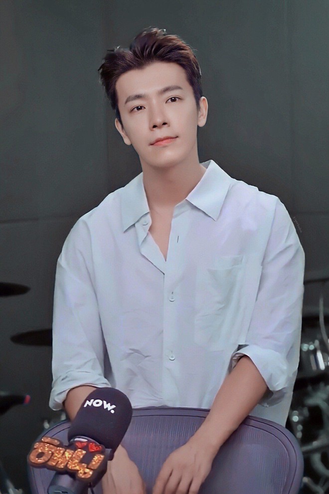 Donghae (Super Junior) khiến netizen ngất xỉu với cách sử dụng iPad này! - Ảnh 1.