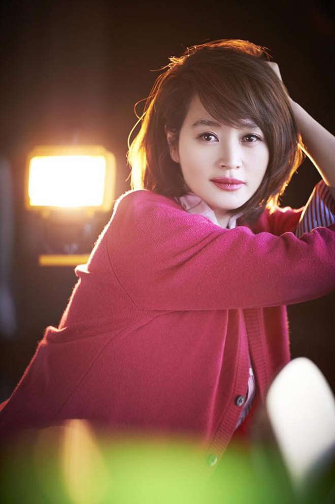 Chị đại quyền lực Kim Hye Soo: 52 tuổi độc thân quyến rũ, chẳng thét ra lửa nhưng cả showbiz vẫn kính nể, dè chừng - Ảnh 15.