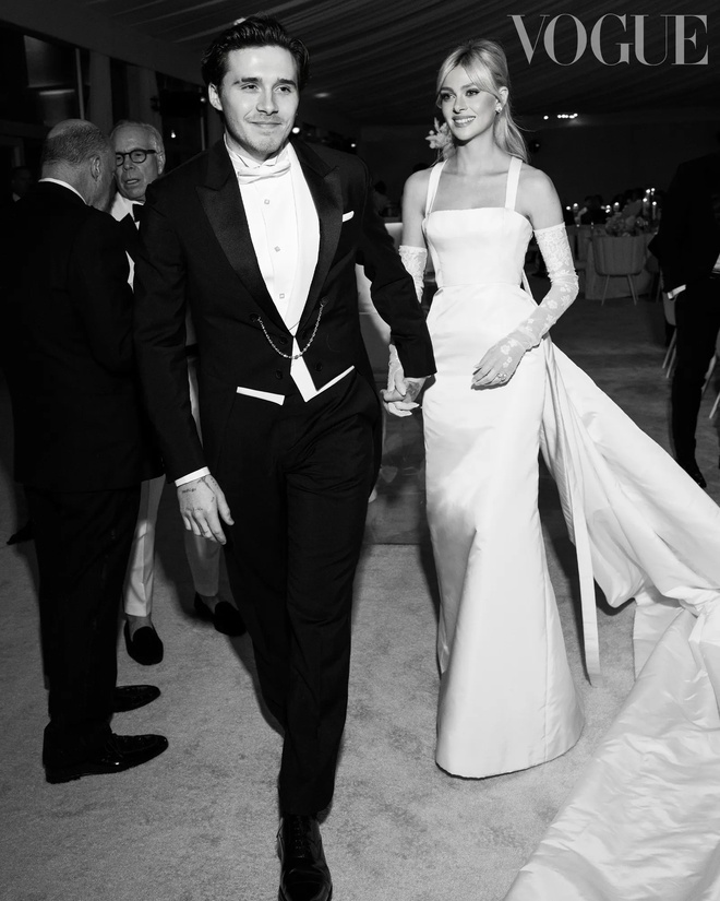 Bộ ảnh cưới thế kỷ đây rồi: Brooklyn Beckham hạnh phúc dẫn ái nữ tỷ phú trong bộ váy lộng lẫy như nữ thần vào lễ đường 91 tỷ - Ảnh 2.