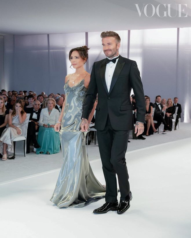 Vợ tài phiệt của Brooklyn Beckham hé lộ nhẫn cưới bản cập nhật: Nhìn size mà thấy nặng thay cô dâu, nhẫn đính hôn 10,4 tỷ chưa là gì - Ảnh 7.