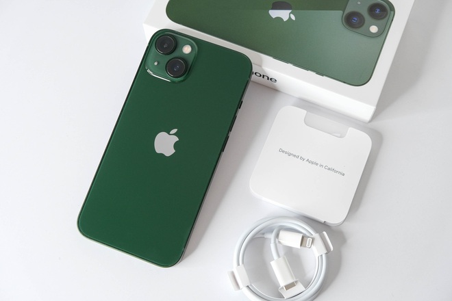 Trên tay iPhone 13 và iPhone 13 Pro Max màu xanh lá vừa bán ra tại Việt Nam: Đẹp thế này thì lại thành hot trend 2022 rồi! - Ảnh 4.