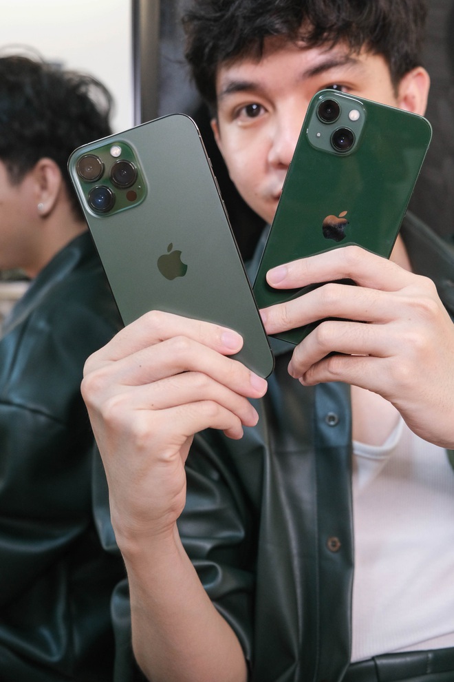 Trên tay iPhone 13 và iPhone 13 Pro Max màu xanh lá vừa bán ra tại Việt Nam: Đẹp thế này thì lại thành hot trend 2022 rồi! - Ảnh 8.
