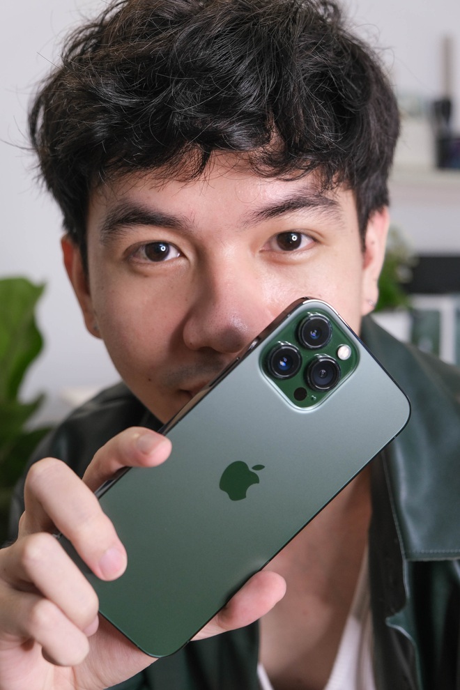 Trên tay iPhone 13 và iPhone 13 Pro Max màu xanh lá vừa bán ra tại Việt Nam: Đẹp thế này thì lại thành hot trend 2022 rồi! - Ảnh 17.