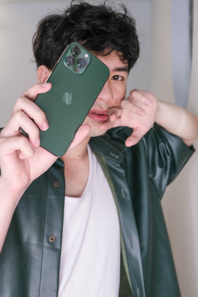 Trên tay iPhone 13 và iPhone 13 Pro Max màu xanh lá vừa bán ra tại Việt Nam: Đẹp thế này thì lại thành hot trend 2022 rồi! - Ảnh 18.