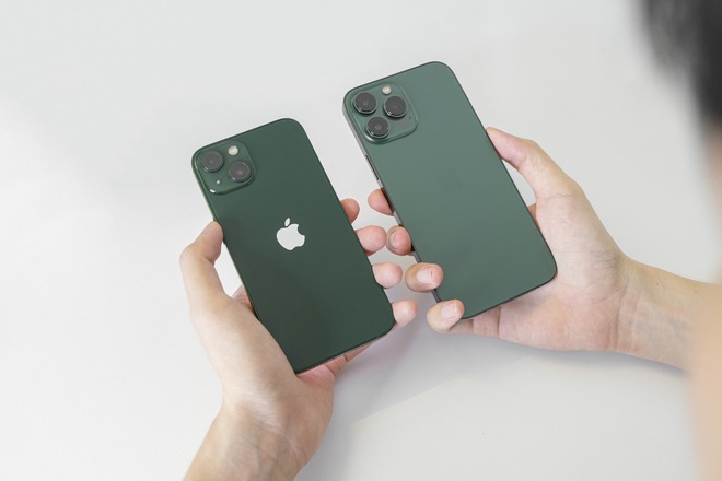 Trên tay iPhone 13 và iPhone 13 Pro Max màu xanh lá vừa bán ra tại Việt Nam: Đẹp thế này thì lại thành hot trend 2022 rồi! - Ảnh 2.