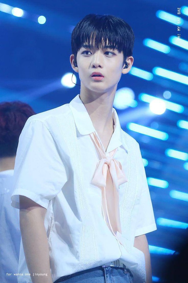 Màn lột xác ối giời ơi nhất của cựu thành viên Wanna One: Thư sinh năm nào nay trở thành tóc đỏ cơ bắp xăm trổ cực ngầu! - Ảnh 4.