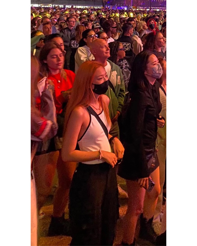 Jennie (BLACKPINK) đi xem Coachella, tình cờ 2NE1 cũng biểu diễn ở đó: Liệu chị em chung nhà có gặp mặt không ta? - Ảnh 2.