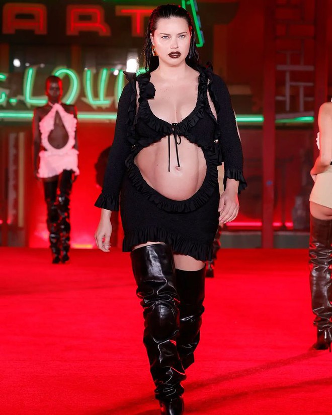 Netizen tranh cãi vì người mẫu mang bầu vẫn diện cao gót đi catwalk: Rihanna bỗng bị lôi vào drama bởi lý do khó hiểu - Ảnh 4.