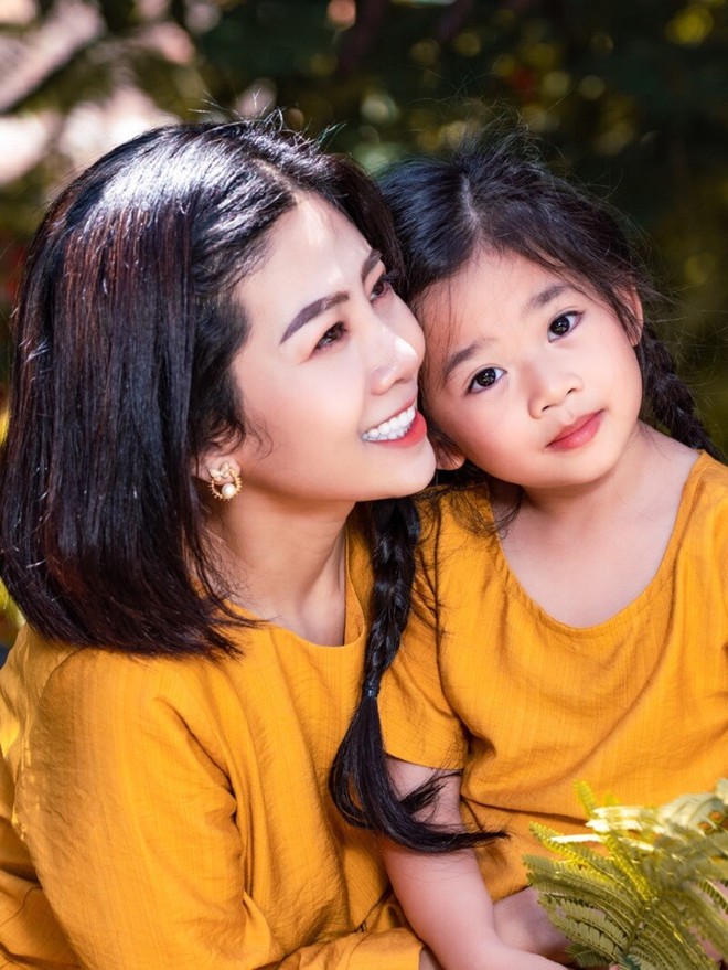 Con gái cố diễn viên Mai Phương vui vẻ đi du lịch cùng bảo mẫu, lời động viên thể hiện rõ tình cảm với nhóc tỳ - Ảnh 8.