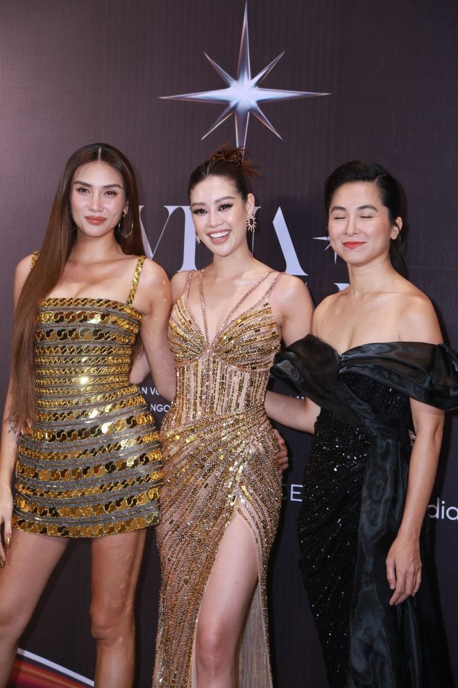 Thảm đỏ sự kiện Hoa hậu Hoàn vũ: Khánh Vân nổi bật với váy đính kết lấp lánh, Mâu Thuỷ đọ dáng gắt với Kim Duyên - Ảnh 9.
