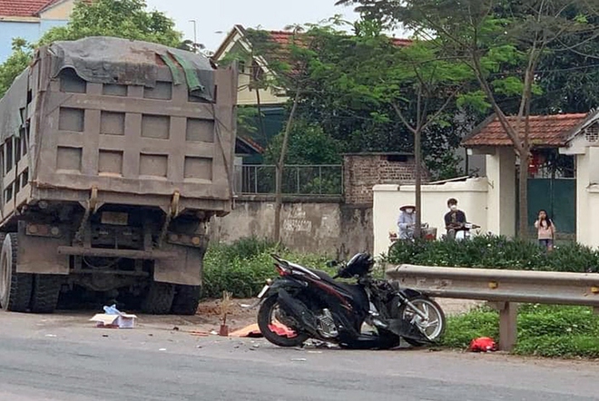 Thương tâm chồng gào khóc vợ bị xe tải cán tử vong tại chỗ - Ảnh 3.