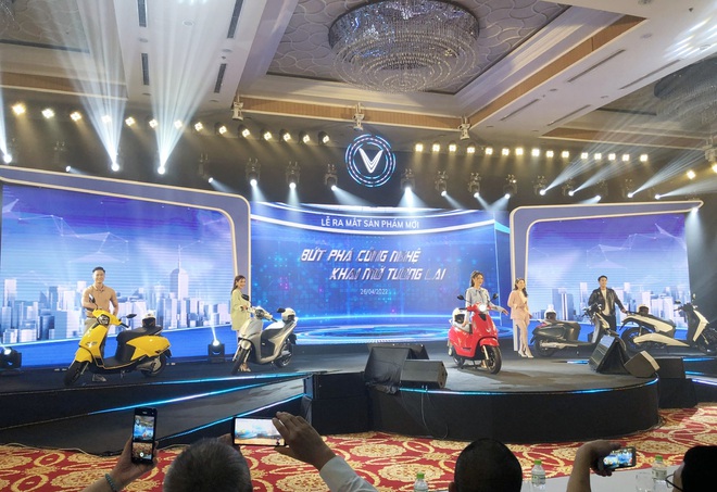 Cận cảnh 5 mẫu xe máy điện VinFast vừa ra mắt, sạc 1 lần chạy 200km, giá từ 22 triệu đồng - Ảnh 1.