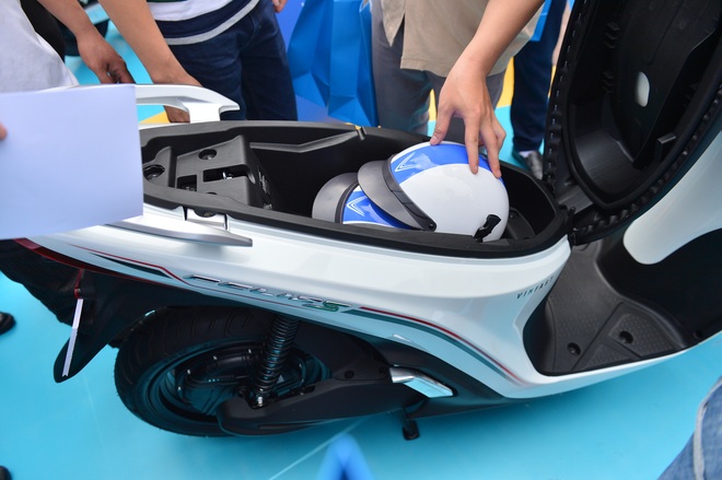 Cận cảnh 5 mẫu xe máy điện VinFast vừa ra mắt, sạc 1 lần chạy 200km, giá từ 22 triệu đồng - Ảnh 9.