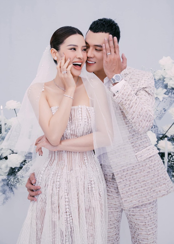 Chú rể Lý Bình tung loạt ảnh nét căng trong hôn lễ, có chia sẻ đầu tiên sau đám cưới đắt đỏ với Phương Trinh Jolie  - Ảnh 6.
