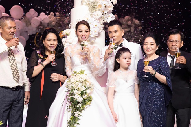 Chú rể Lý Bình tung loạt ảnh nét căng trong hôn lễ, có chia sẻ đầu tiên sau đám cưới đắt đỏ với Phương Trinh Jolie  - Ảnh 3.