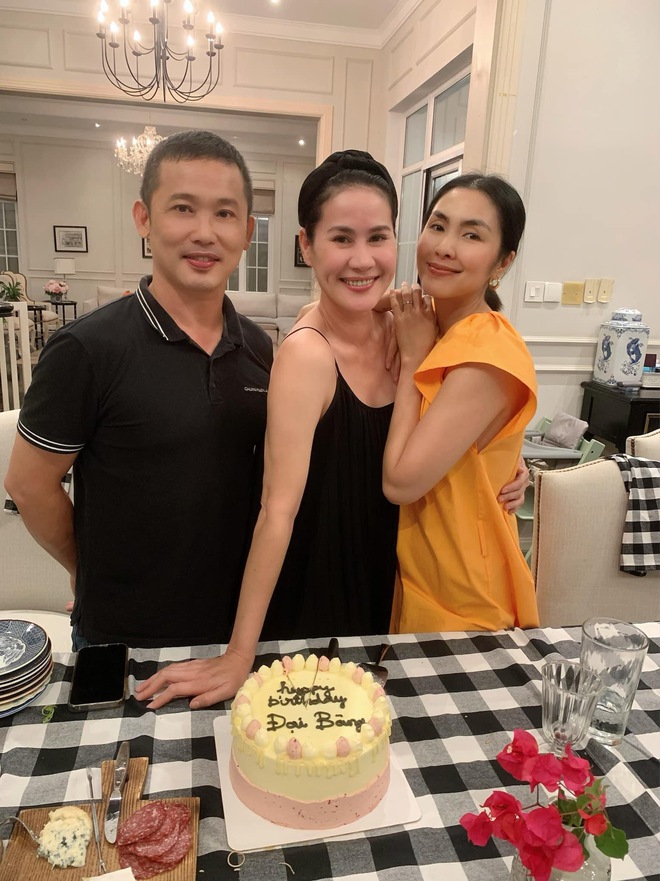 Vợ chồng Hà Tăng đi sinh nhật bạn thân lâu năm, chiếm trọn spotlight tại bữa tiệc vì hành động tình bể bình - Ảnh 2.