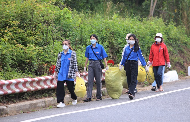 600 người ở Đà Nẵng tham gia nhặt rác làm đẹp bán đảo Sơn Trà - Ảnh 13.