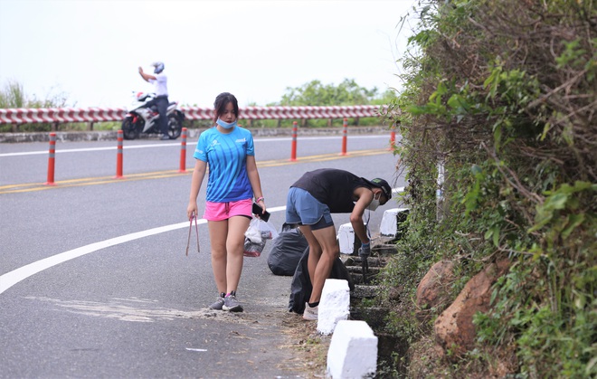 600 người ở Đà Nẵng tham gia nhặt rác làm đẹp bán đảo Sơn Trà - Ảnh 9.