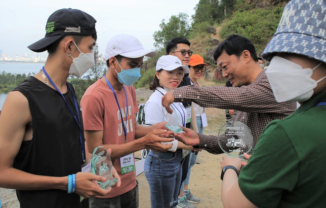 600 người ở Đà Nẵng tham gia nhặt rác làm đẹp bán đảo Sơn Trà - Ảnh 14.