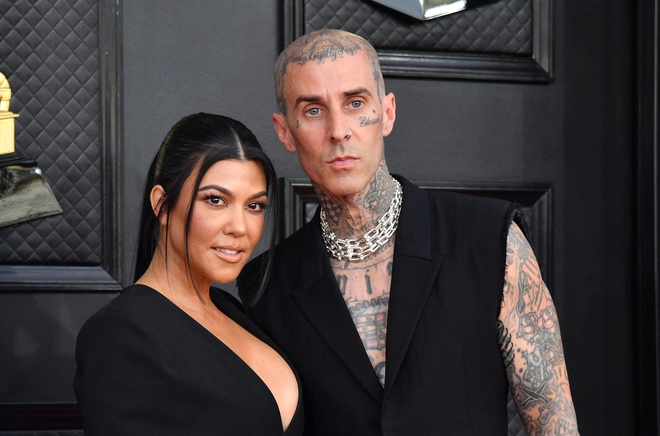 Chị gái tỷ phú Kim Kardashian cưới nam nghệ sĩ đình đám, tổ chức đám cưới ngay trước Grammy 1 ngày mà chẳng ai hay - Ảnh 2.