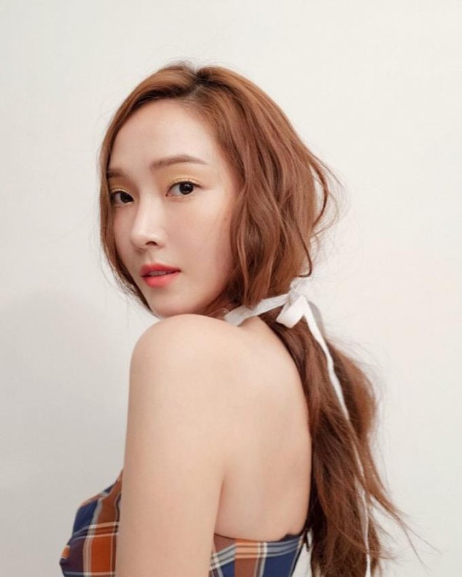 Râm ran loạt ảnh Jessica (SNSD) đi làm thí sinh show sống còn ở Trung Quốc, idol quốc dân một thời sao ra nông nỗi này? - Ảnh 3.