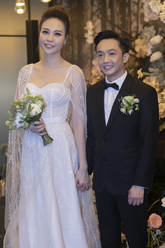 Rổ váy cưới đắt đỏ của mỹ nhân Việt: Lan Khuê đầu tư nửa tỷ đồng, 1 sao nữ đặt may tới 11 chiếc - Ảnh 9.