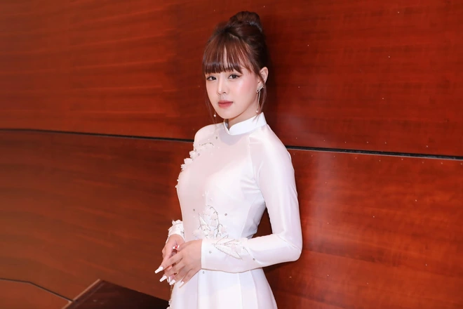 MC Thảo Trang diện áo dài trắng xinh như hoa hậu trên sân khấu SEA Games, cộng đồng tràn vào Instagram thả tim - Ảnh 8.