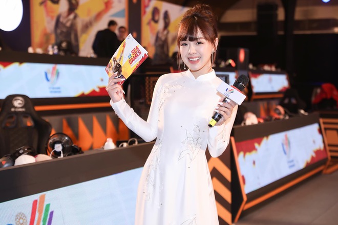 MC Thảo Trang diện áo dài trắng xinh như hoa hậu trên sân khấu SEA Games, cộng đồng tràn vào Instagram thả tim - Ảnh 10.