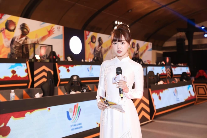 MC Thảo Trang diện áo dài trắng xinh như hoa hậu trên sân khấu SEA Games, cộng đồng tràn vào Instagram thả tim - Ảnh 11.