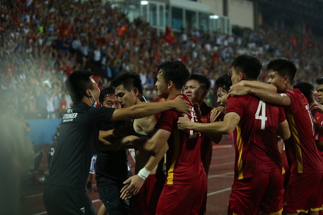 Nghẹt thở đánh bại U23 Malaysia ở hiệp phụ, U23 Việt Nam đại chiến U23 Thái Lan tại trận chung kết SEA Games 31 - Ảnh 2.