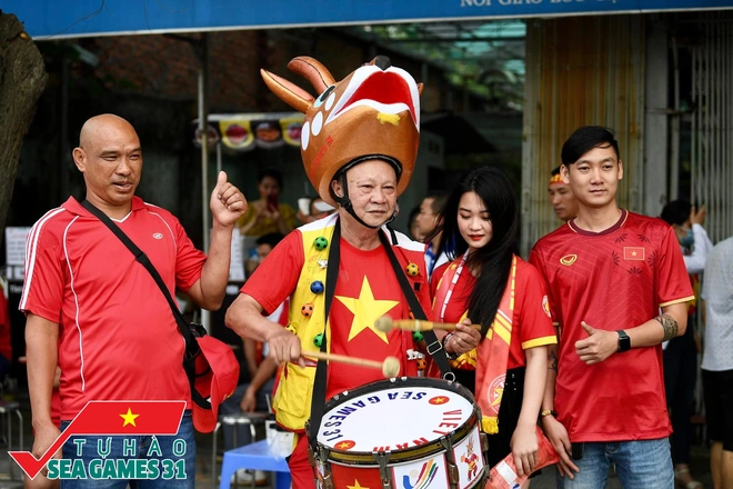 SEA Games 31 tại Việt Nam - nơi những khán đài nhiệt thành luôn đầy ắp cổ động viên - Ảnh 4.