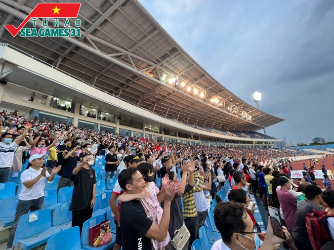SEA Games 31 tại Việt Nam - nơi những khán đài nhiệt thành luôn đầy ắp cổ động viên - Ảnh 1.