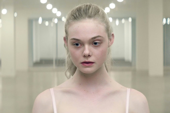 Loạt tạo hình xinh đẹp nhất của công chúa màn ảnh Elle Fanning: Sự xuất hiện tại Cannes 2022 quá xuất sắc! - Ảnh 8.