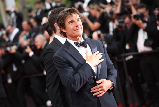 Thảm đỏ LHP Cannes: Tom Cruise dẫn đầu đoàn siêu sao, Elle Fanning đẹp tựa thiên thần bên Hoa hậu đẹp nhất mọi thời đại - Ảnh 2.